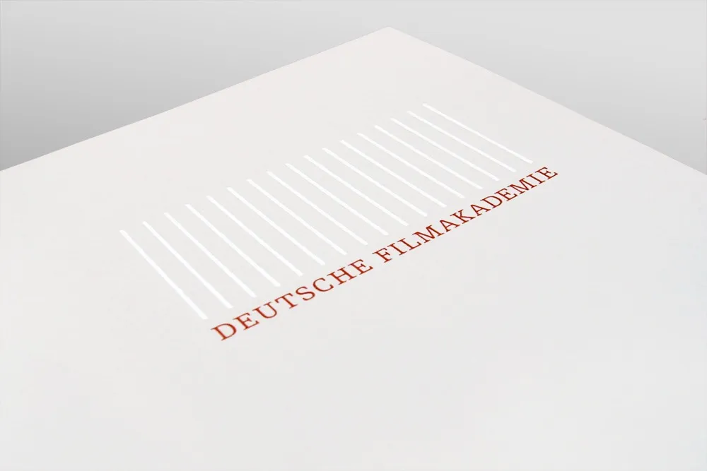 Deutsche Filmakademie: geprägtes Logo auf Papier