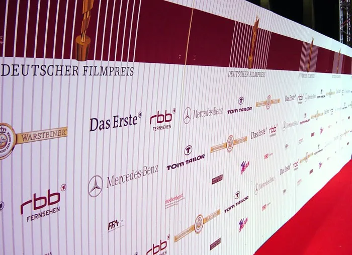 DFA Produktion GmbH: fp sponsorenwand