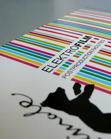 Broschüre mit bunten Streifen und Elektrofilm Logo auf der Titelseite