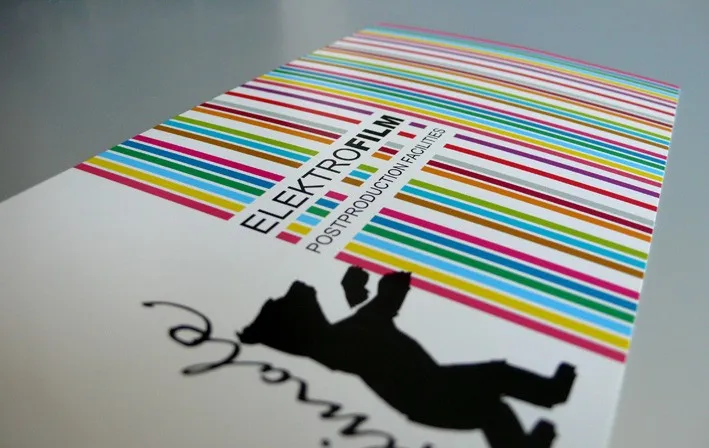 Broschüre mit bunten Streifen und Elektrofilm Logo auf der Titelseite