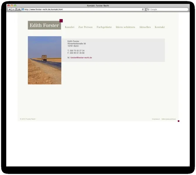 Kontaktseite der Website mit Wüstenstraße als Bild