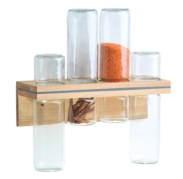 Größeres spicebar Board mit Zimtstangen und Linsen in den Gläsern