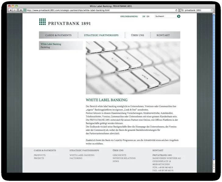 Seite zu White Label Banking mit Tastatur als Schwarz-Weiß-Bild
