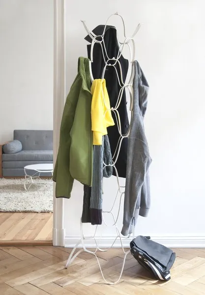 Pulpo: e27 berlin loll wardrobe scene 01