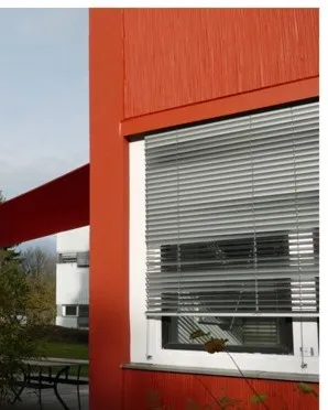 Startseite der Website mit großem Architekturfoto unter dem Logo-Kopf